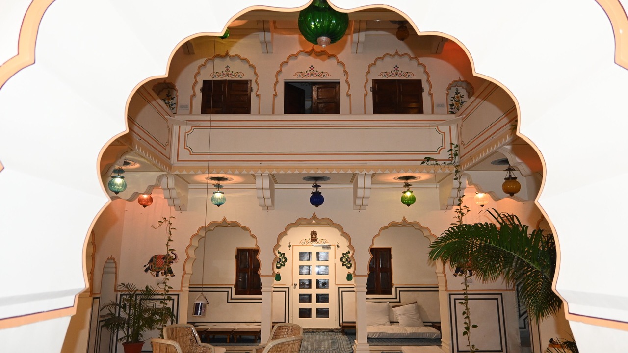 Photo of Livingroom in Pink City