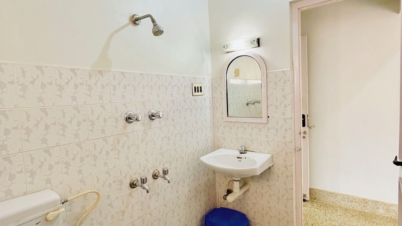 Photo of Bathroom in Courtallam