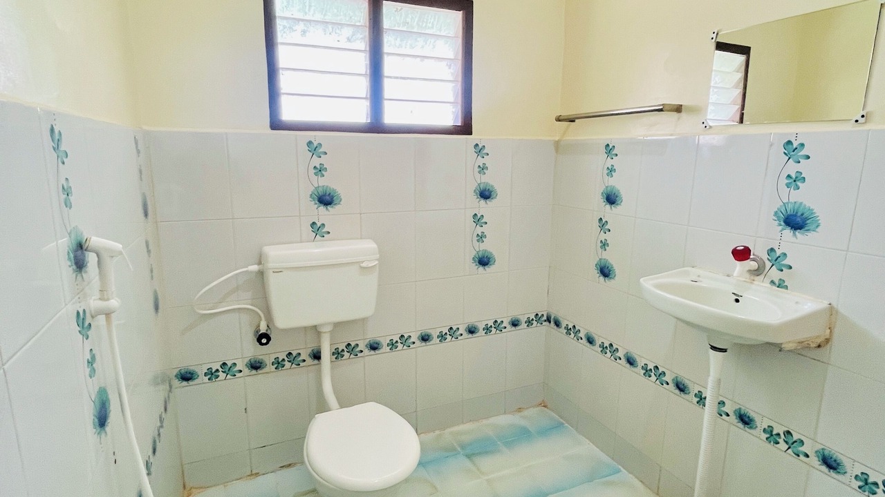 Photo of Bathroom in Courtallam