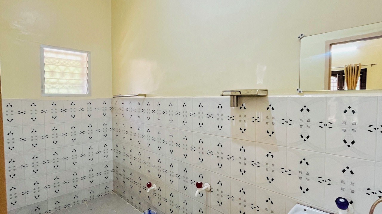 Photo of Bathroom in Courtallam