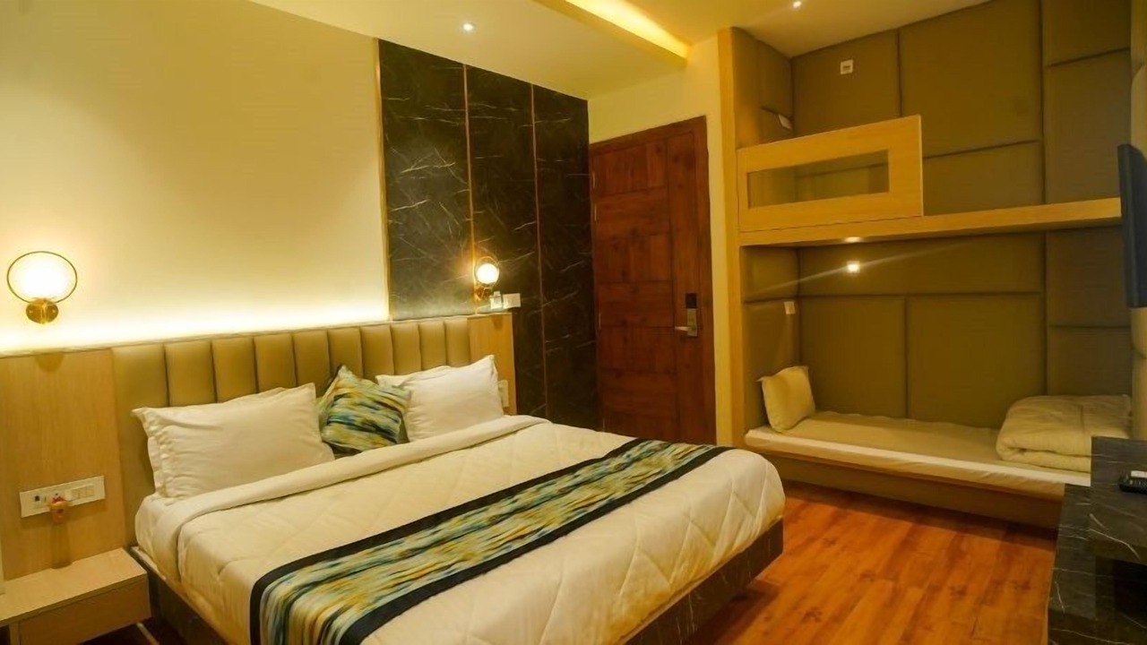 Photo of Bedroom in Alambagh