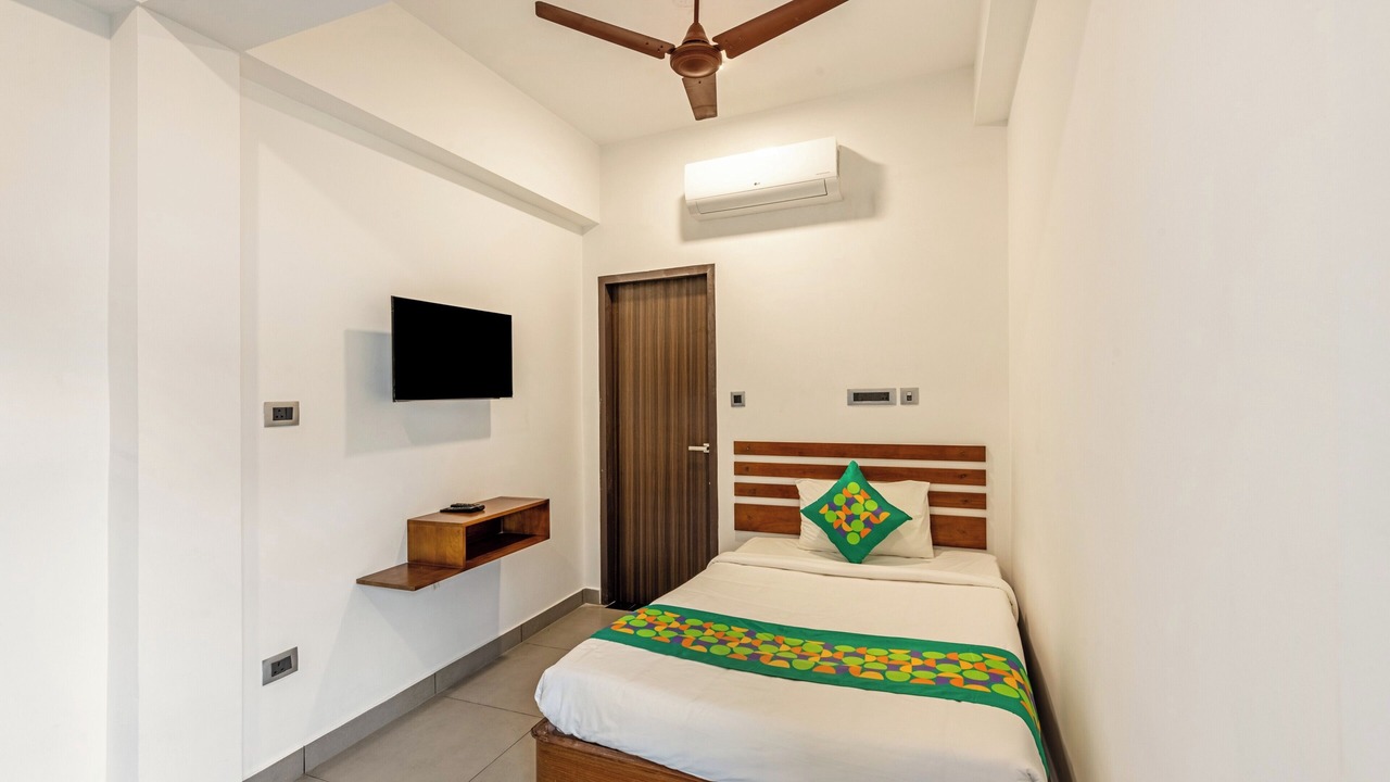 Photo of Bedroom in Thampanoor