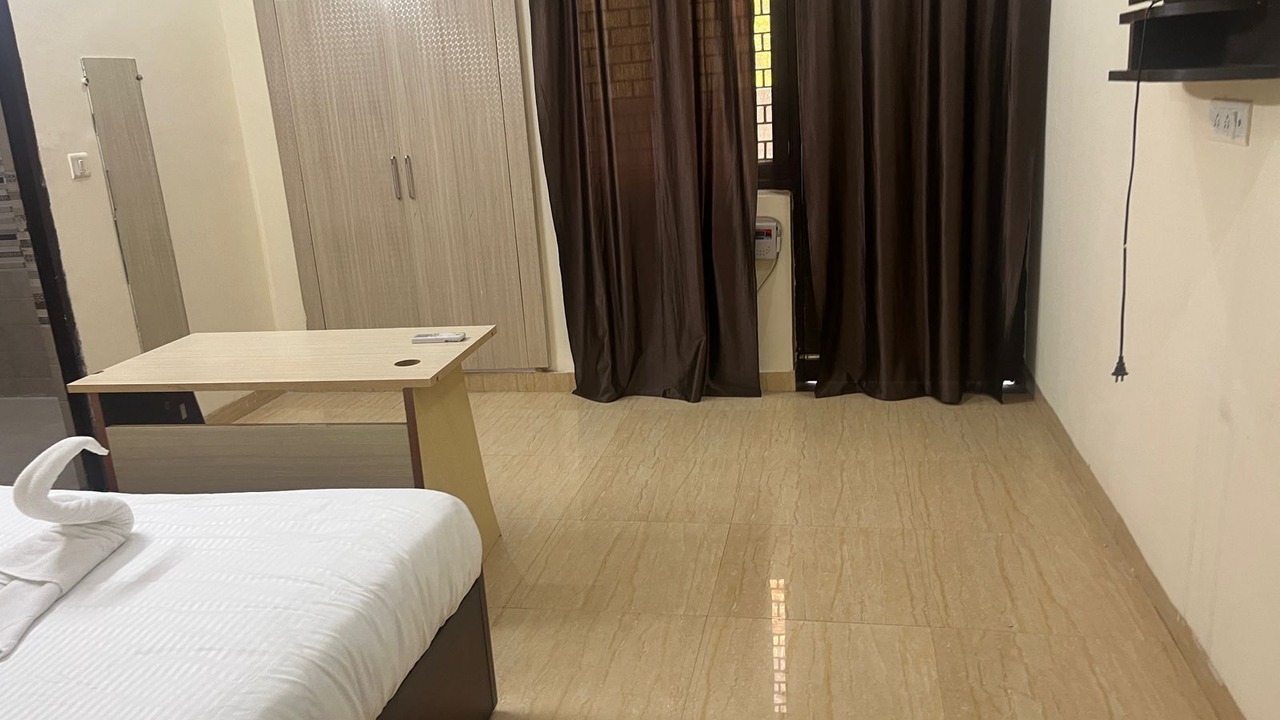 Photo of Bedroom in Sector 70