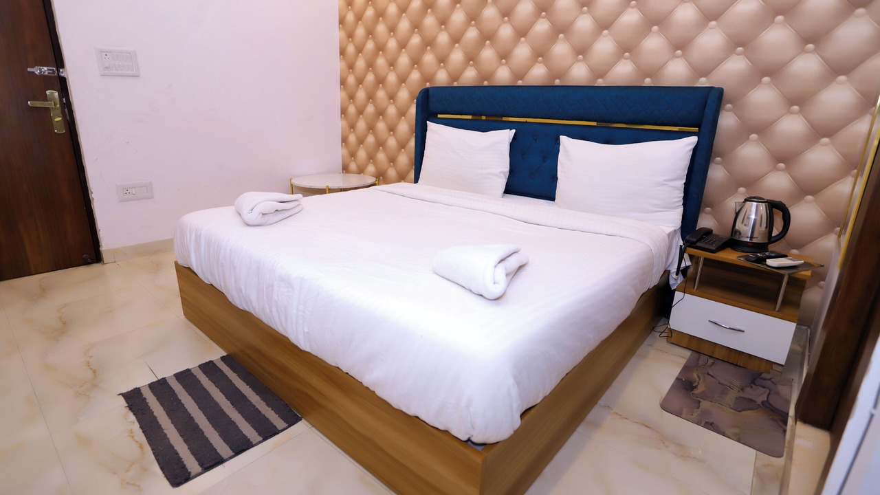 Photo of Bedroom in Sector 70