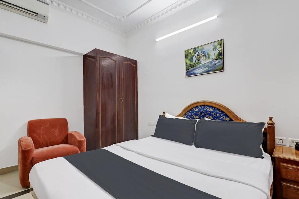 Photo of Bedroom in Statue
