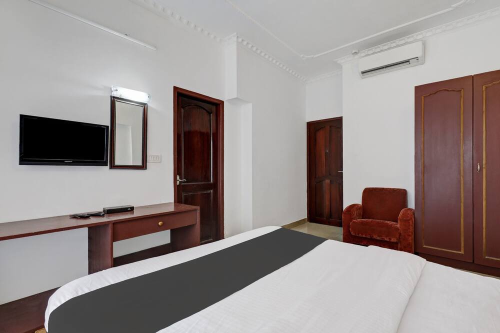 Photo of Bedroom in Statue