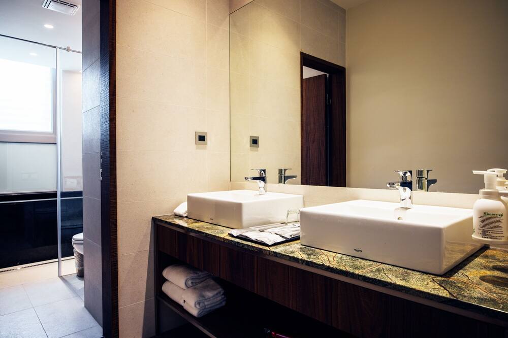 Photo of Bathroom in Zhongzheng
