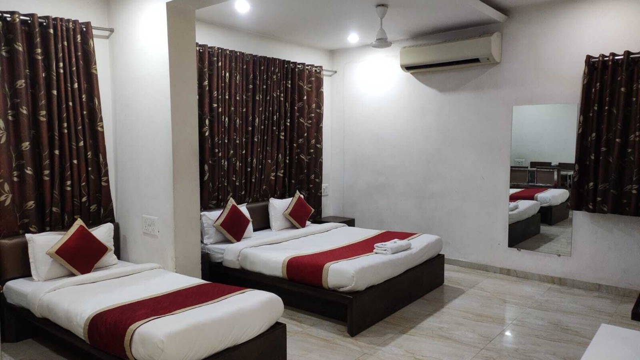 Photo of Bedroom in Malabar Hill