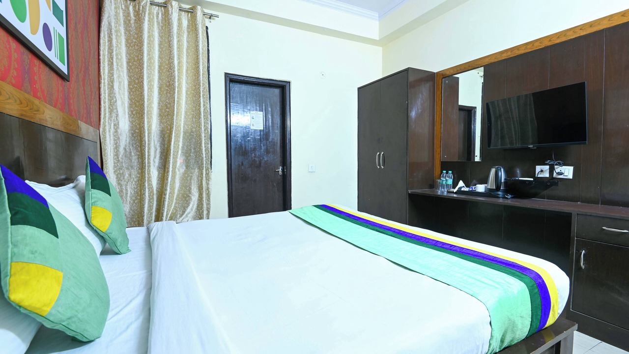 Photo of Bedroom in Sector 62