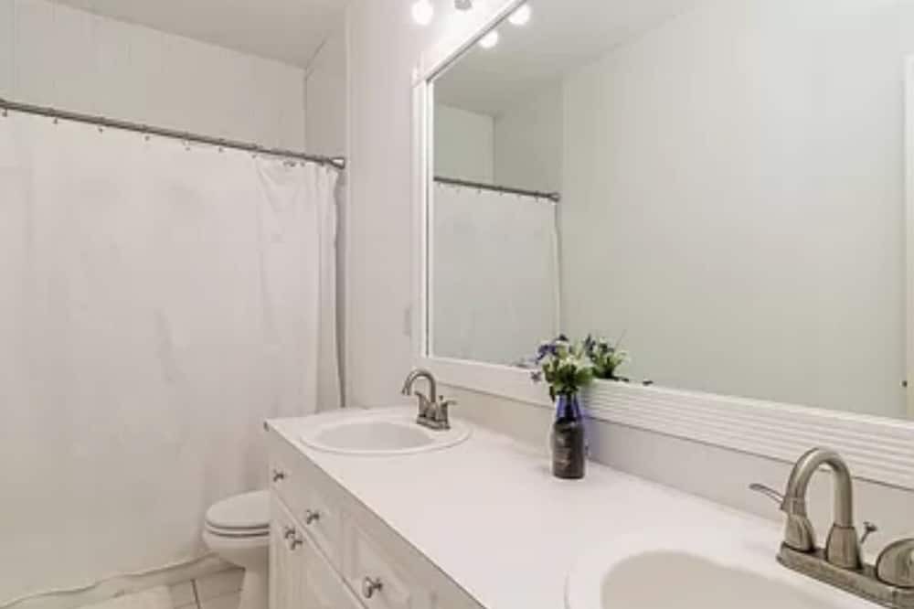 Photo of Bathroom in Kuttikkanam