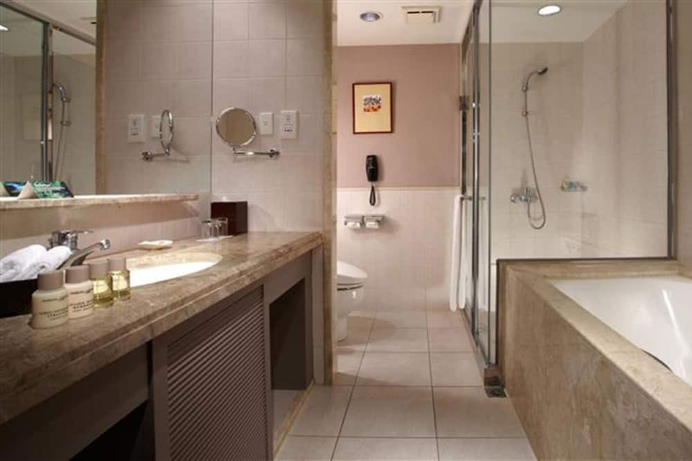 Photo of Bathroom in East District