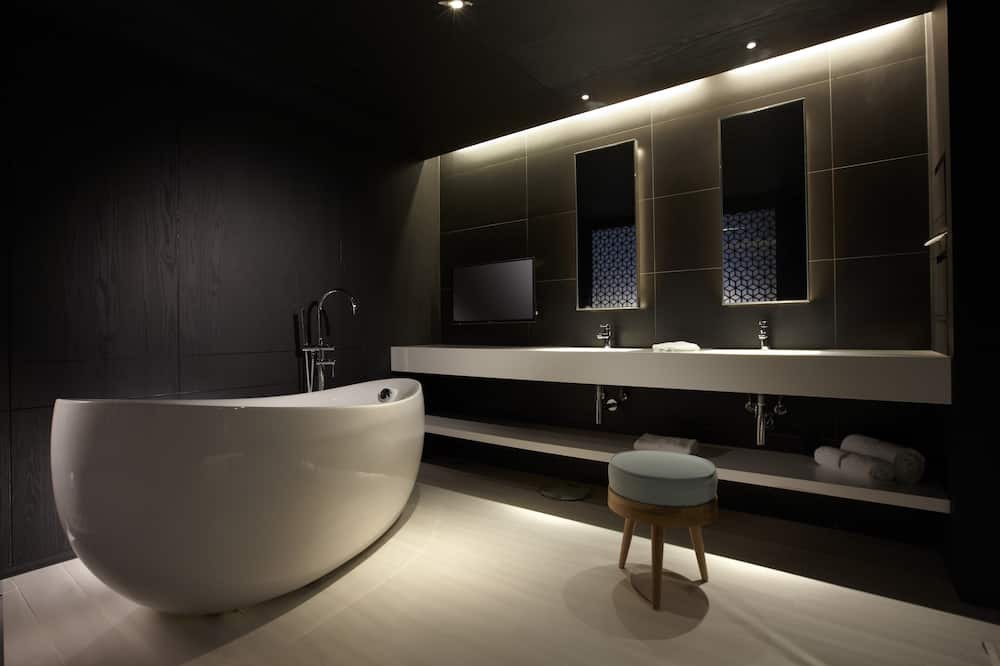 Photo of Bathroom in East District