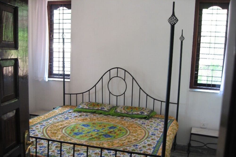 Photo of Bedroom in Venganoor