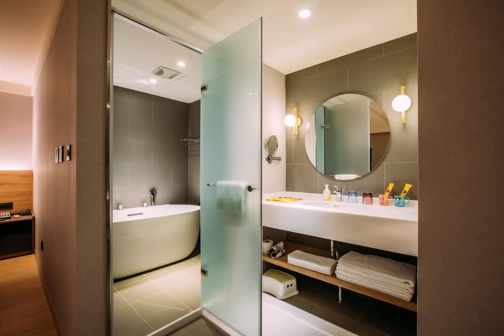 Photo of Bathroom in West District