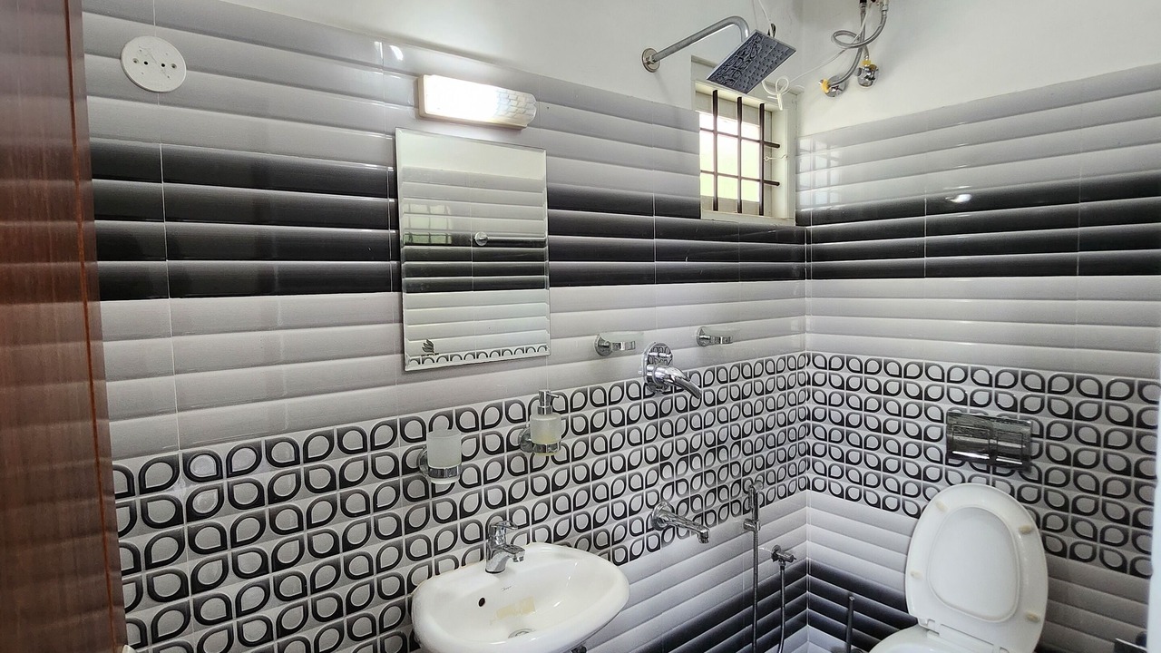 Photo of Bathroom in Maradu