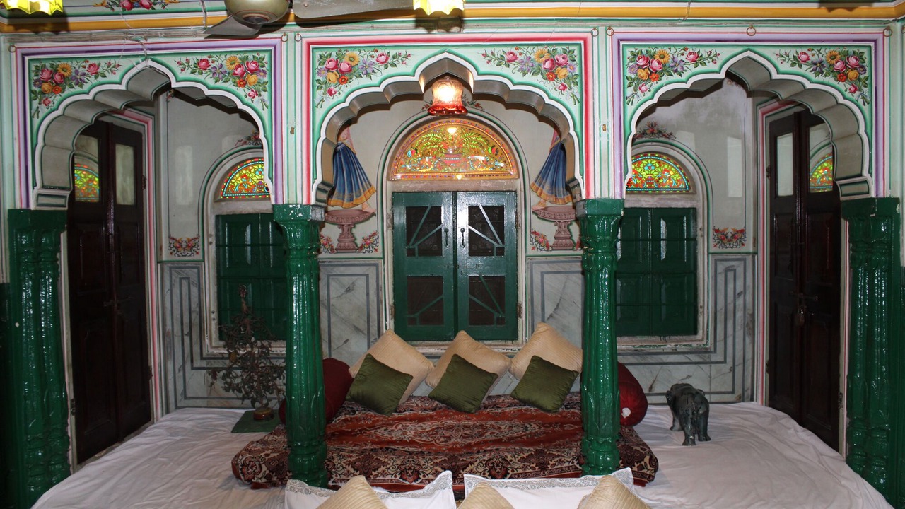 Photo of Livingroom in Pink City