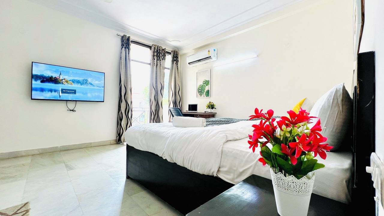 Photo of Bedroom in Defence Colony
