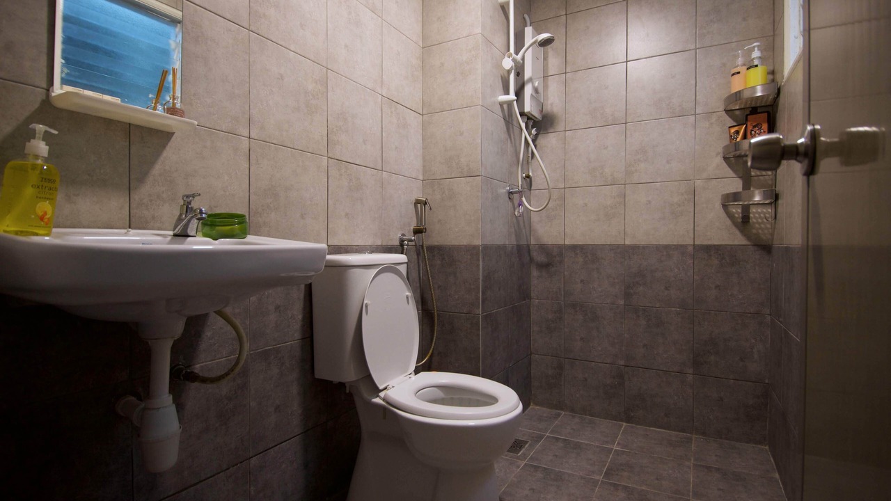 Photo of Bathroom in Kampung Haji Abdullah Hukum