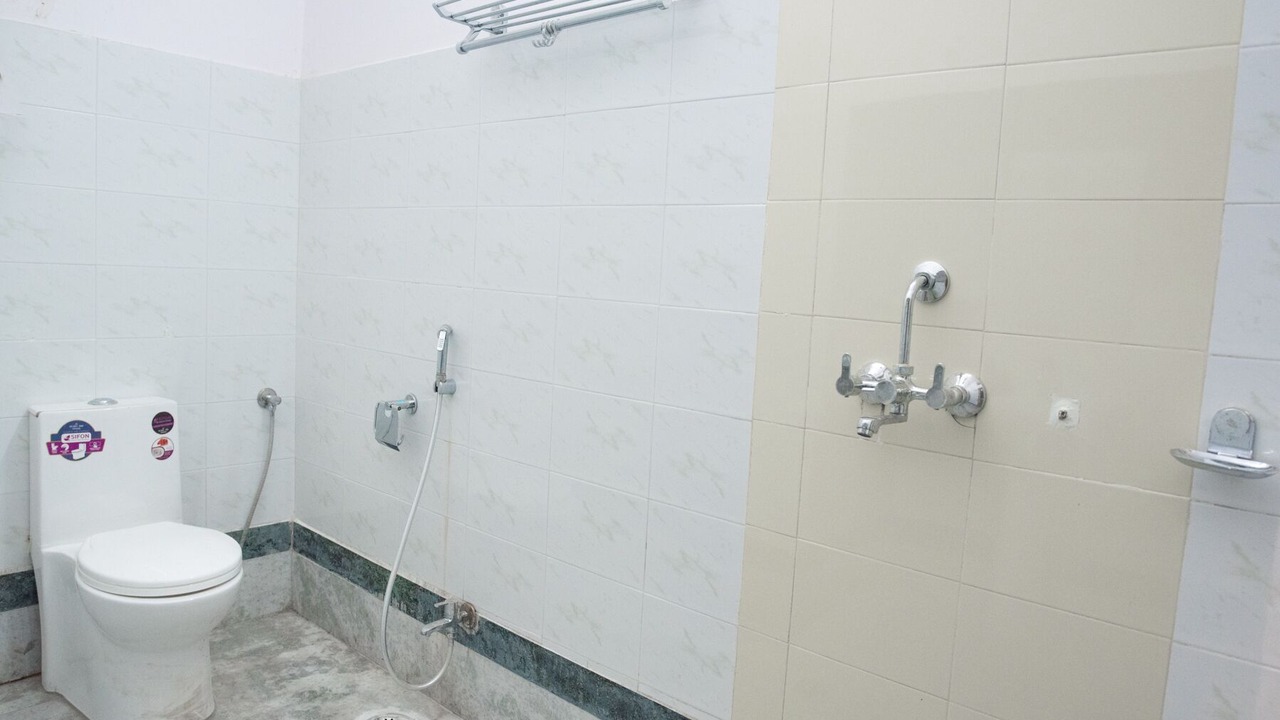 Photo of Bathroom in Keshav Nagar