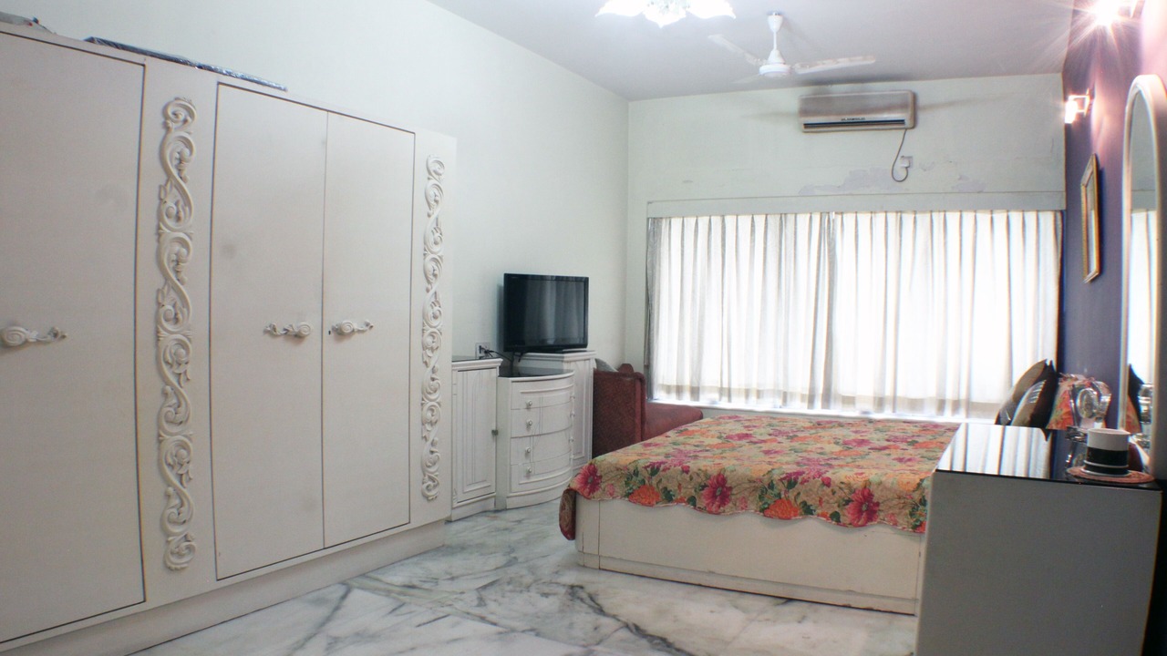 Photo of Bedroom in Alipur
