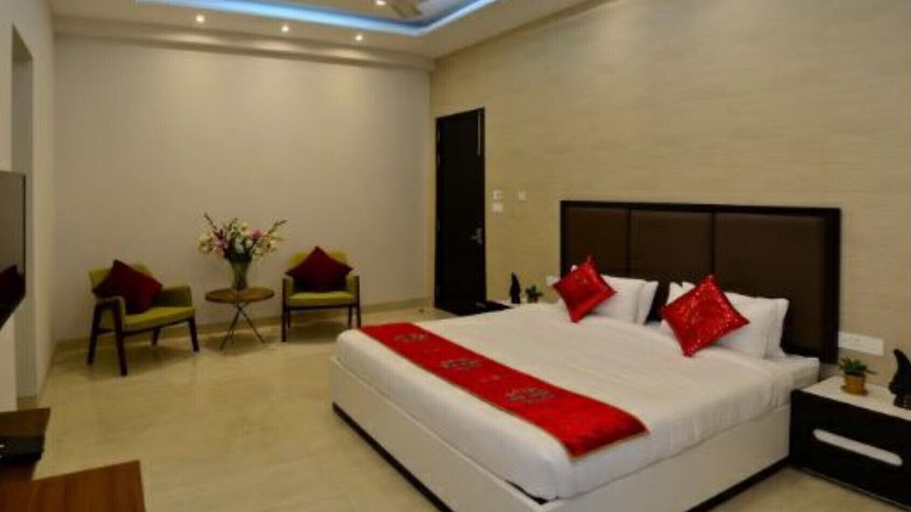 Photo of Bedroom in DLF City