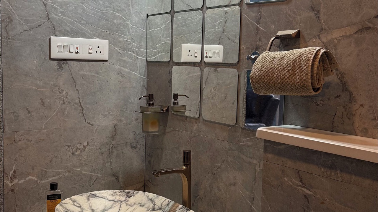 Photo of Bathroom in Javan