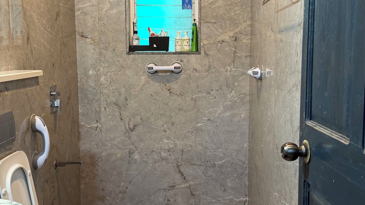 Photo of Bathroom in Javan