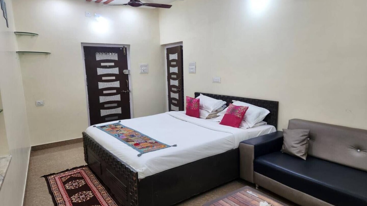 Photo of Bedroom in Mount Abu