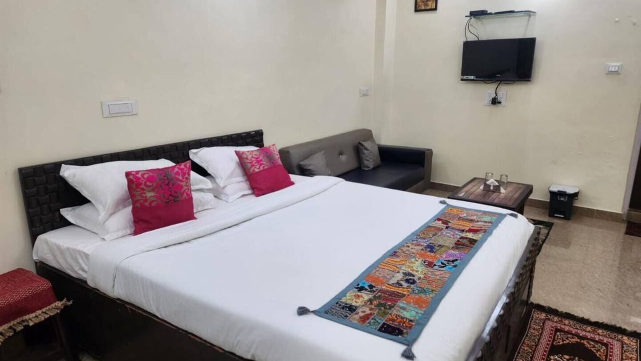 Photo of Bedroom in Mount Abu