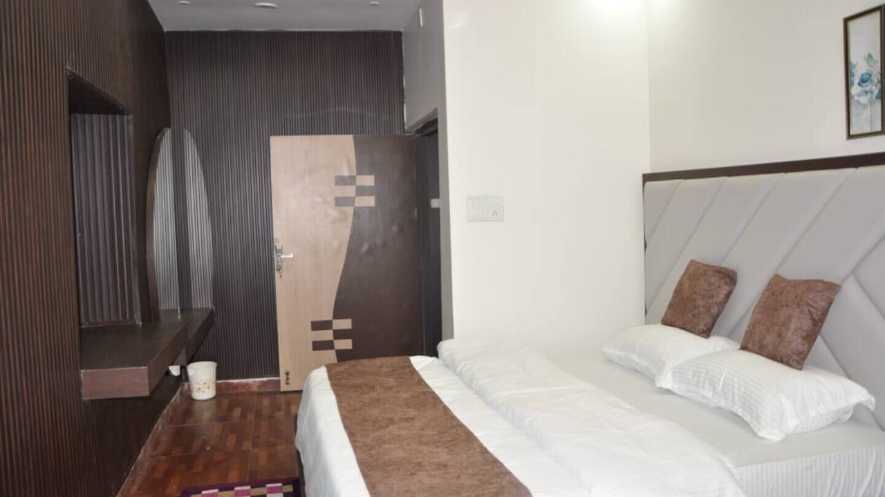 Photo of Bedroom in Mount Abu
