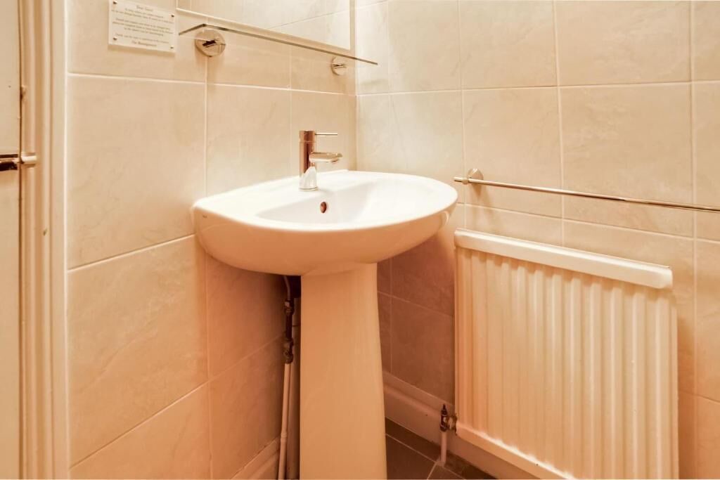 Photo of Bathroom in Mahipalpur