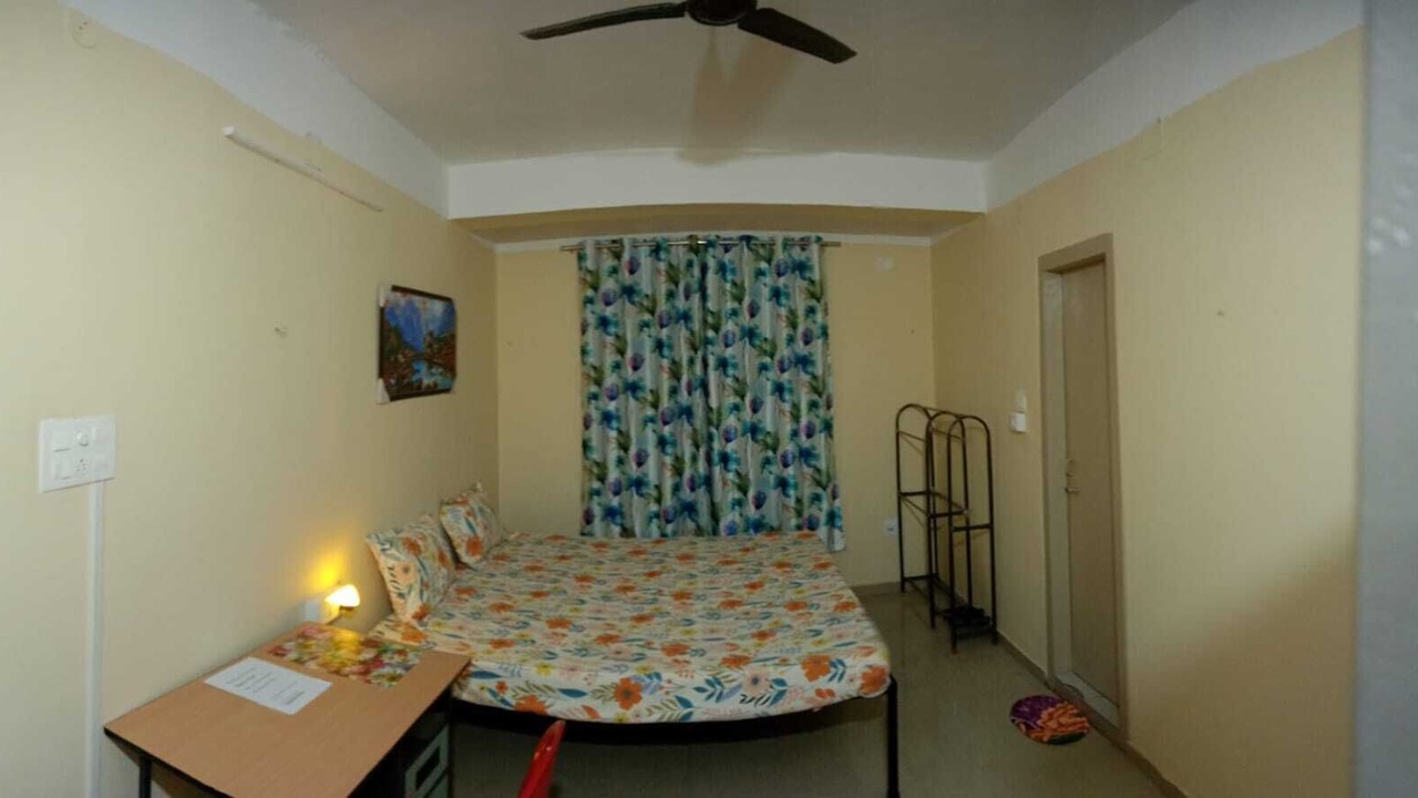 Photo of Bedroom in Sualkuchi