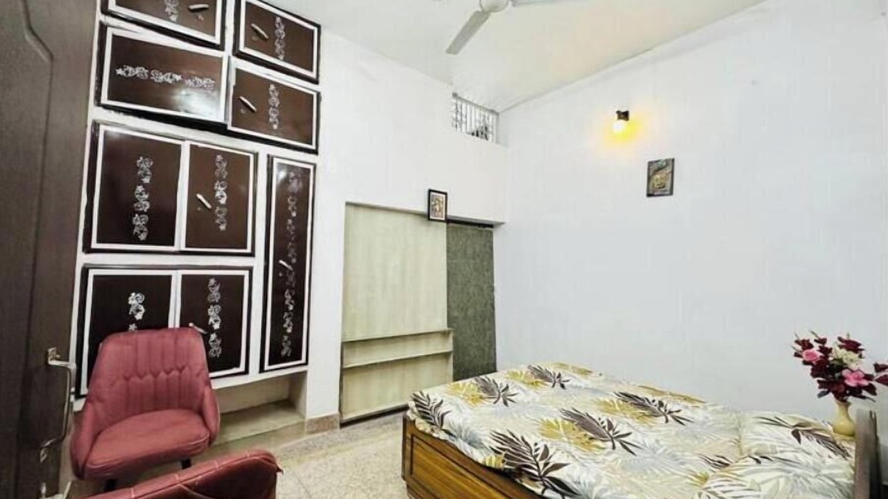 Photo of Bedroom in Jhusi