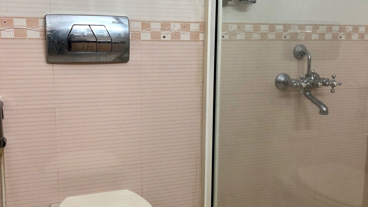 Photo of Bathroom in Statue
