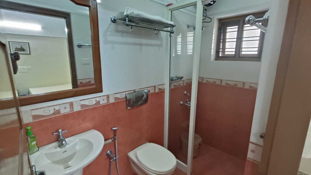Photo of Bathroom in Statue