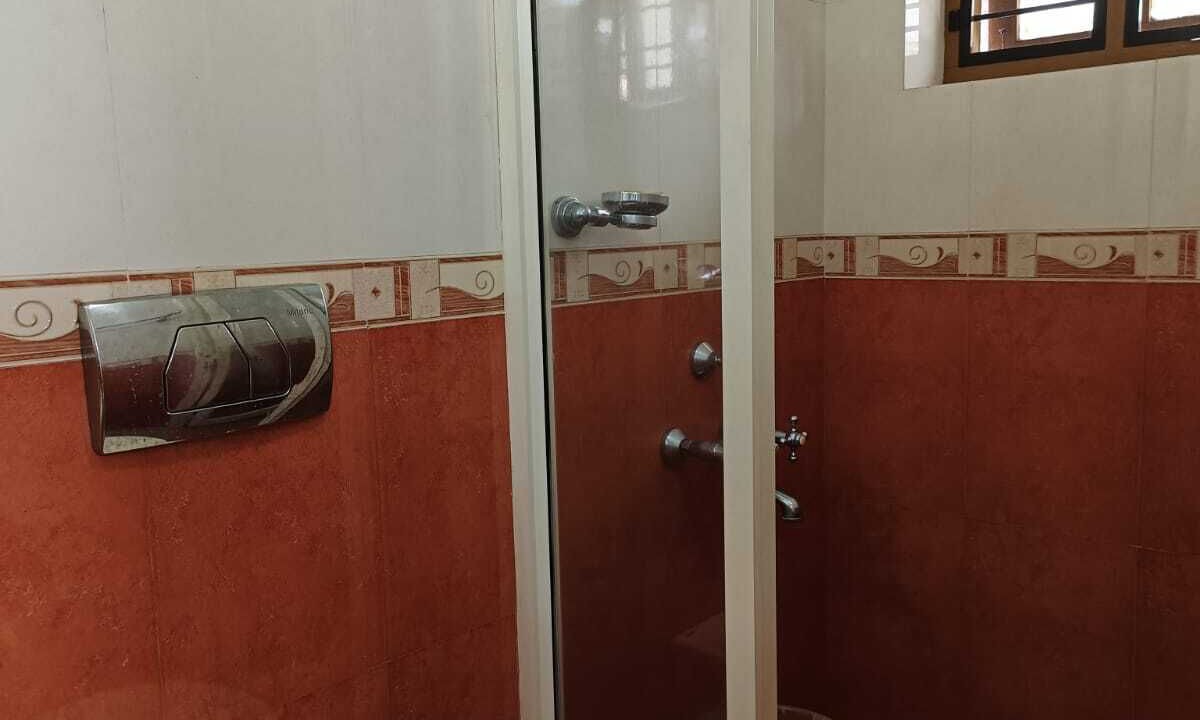 Photo of Bathroom in Statue