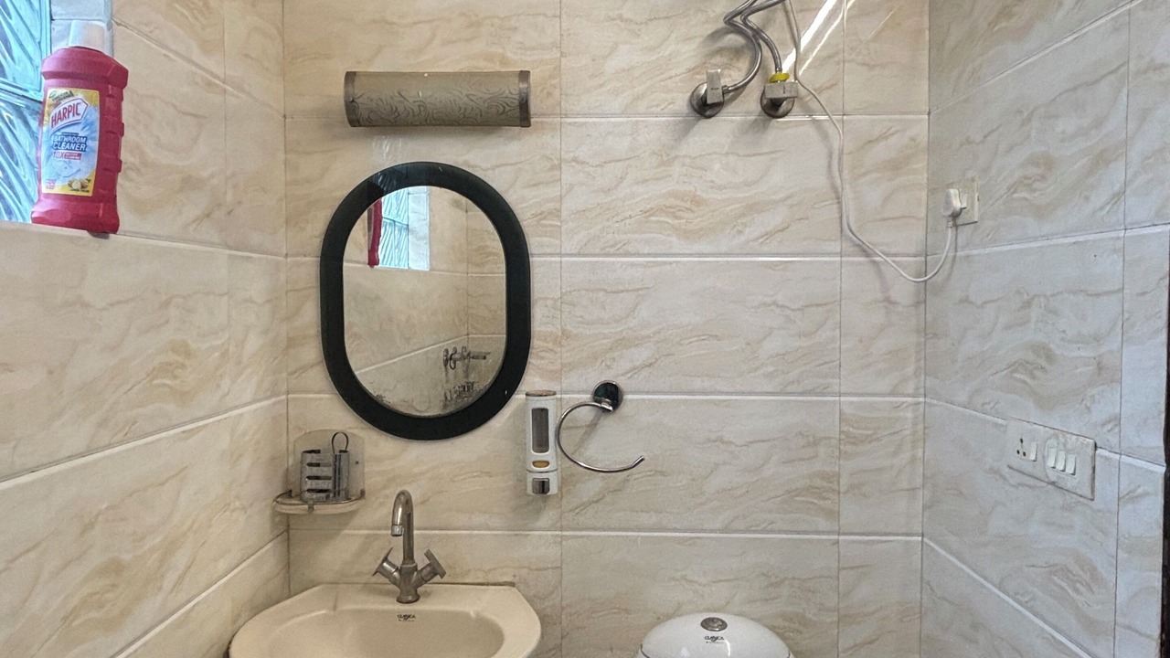 Photo of Bathroom in Hari Nagar