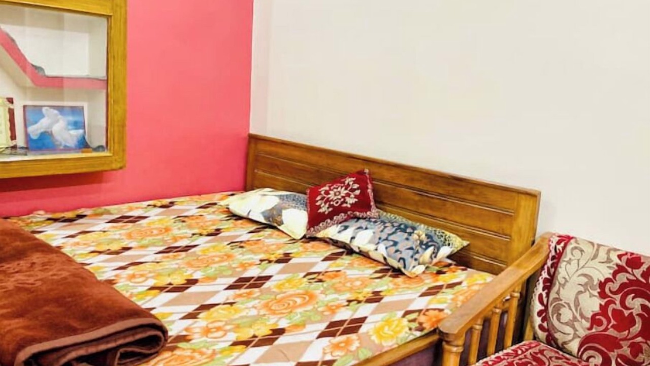 Photo of Bedroom in Naini