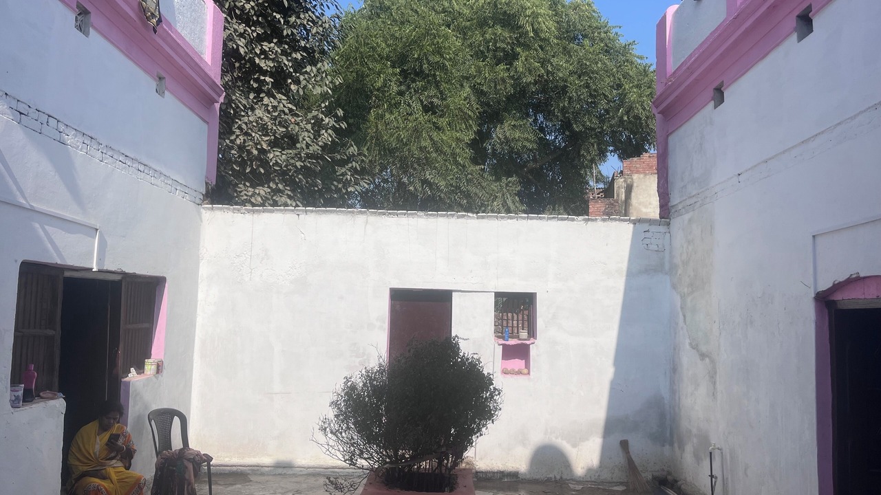 Photo of Patio Balcony in Jhusi