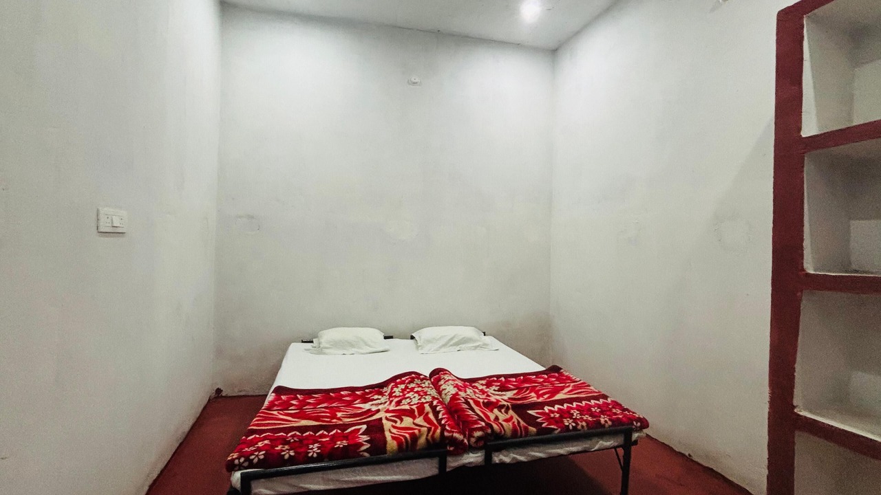 Photo of Bedroom in Jhusi
