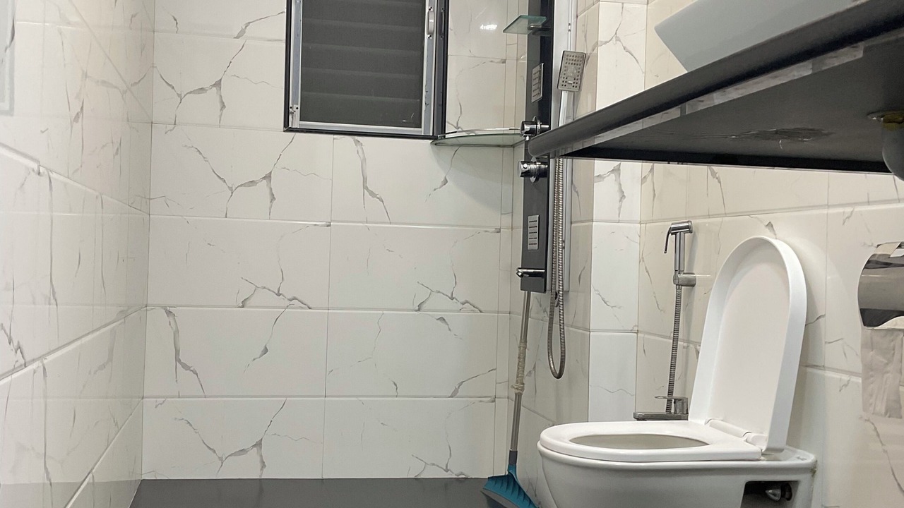 Photo of Bathroom in Juhu