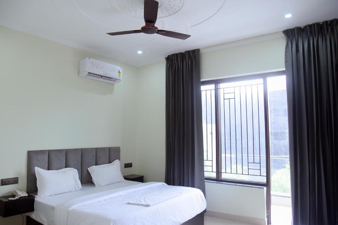 Photo of Bedroom in Sector 70