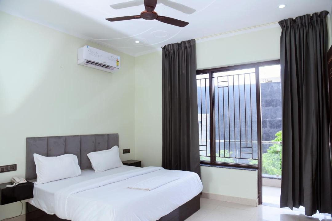 Photo of Bedroom in Sector 70