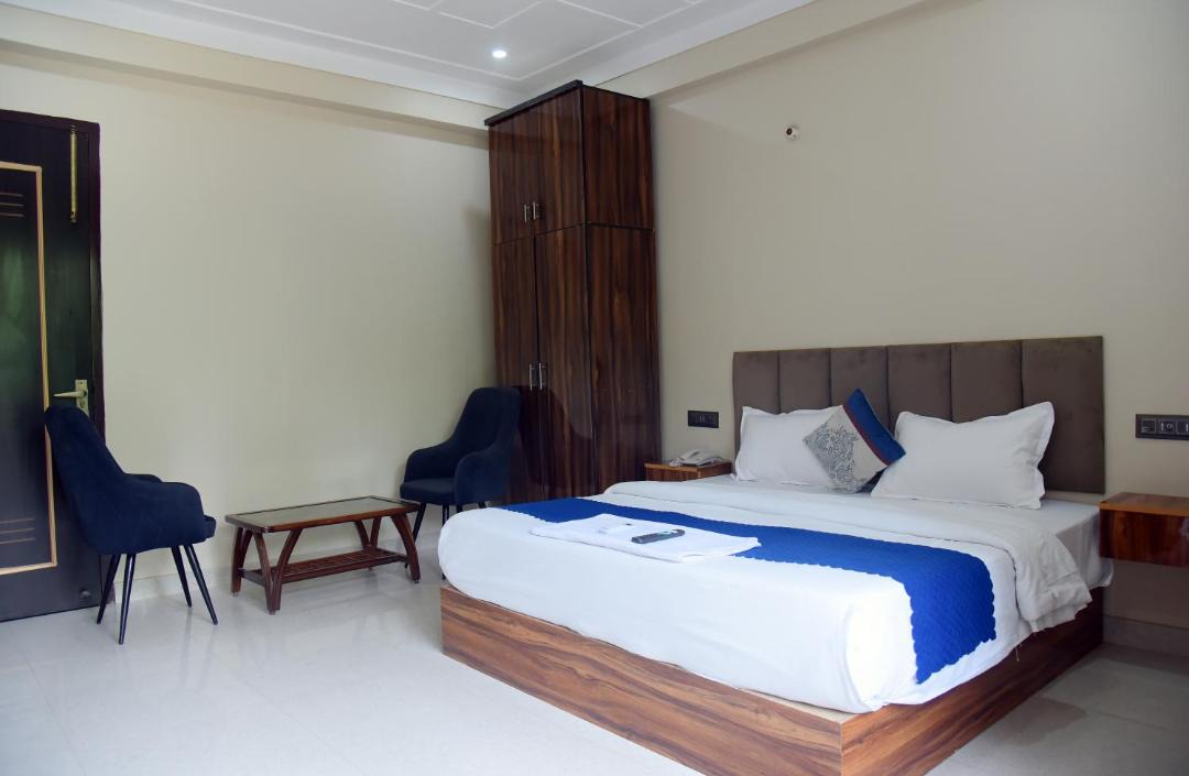 Photo of Bedroom in Sector 70