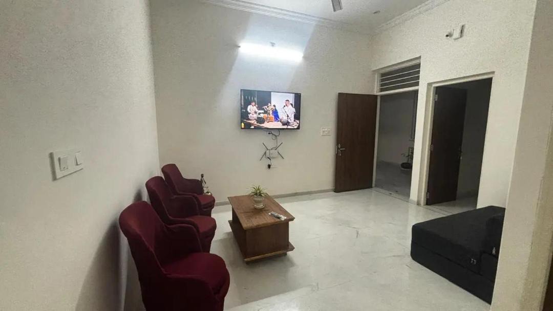 Photo of Livingroom in Shavri Colony