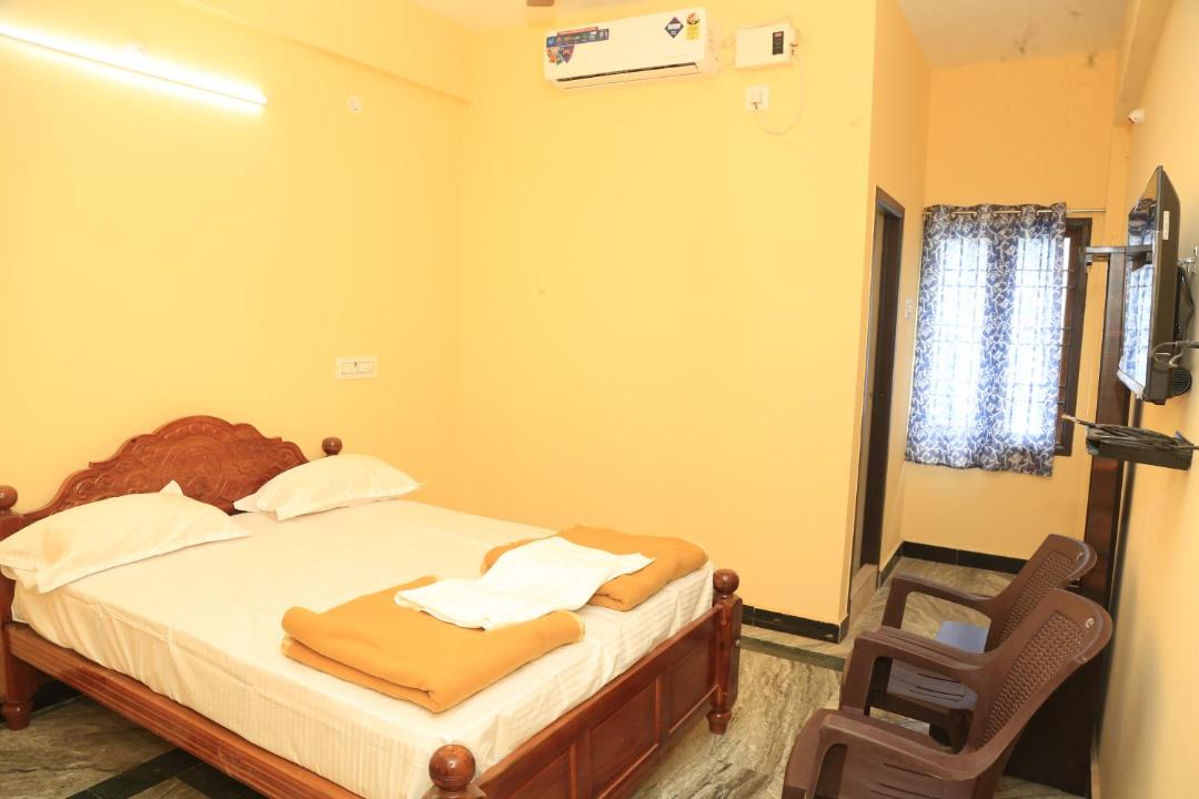 Photo of Bedroom in Thirukadaiyur