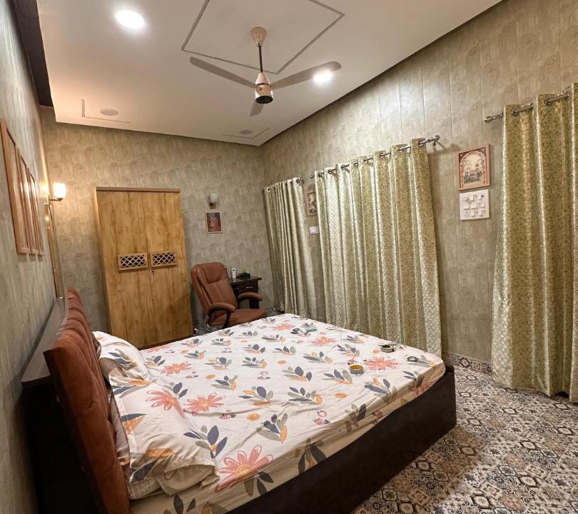 Photo of Bedroom in Alambagh
