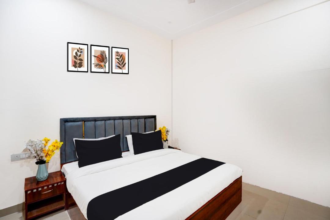 Photo of Bedroom in Sector 70