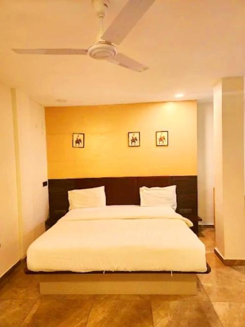 Photo of Bedroom in Rajpipla