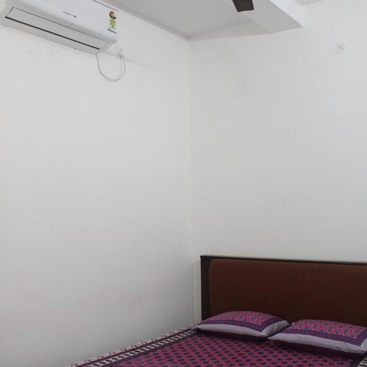 Photo of Bedroom in Tiruchendur
